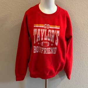 Gildan Travis Kelce size small women’s
Red Men's Sweater